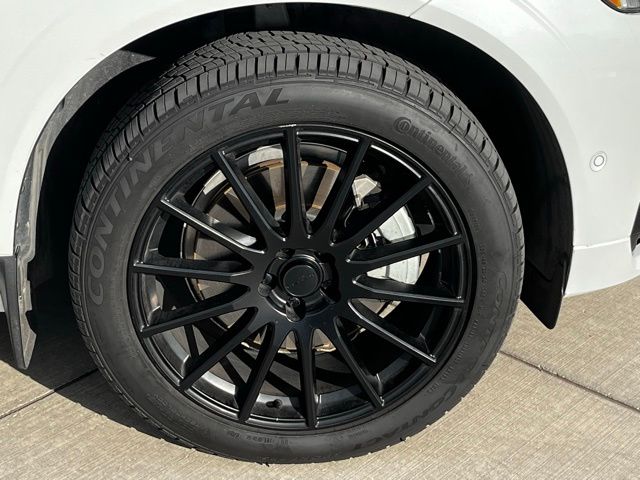 2023 Volvo XC60 Recharge Hybrid Ultimate photo 4