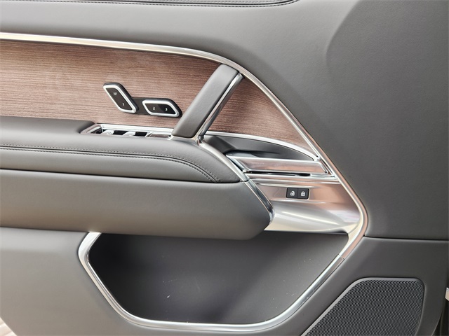 2025 Land Rover Range Rover SE photo 14