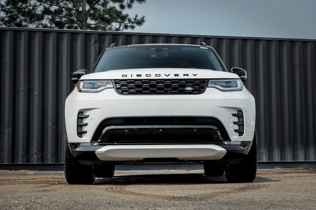 2025 Land Rover Discovery SE photo 2