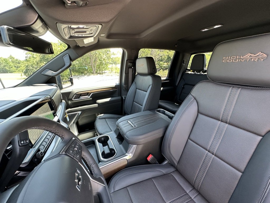 2025 Chevrolet Silverado 2500HD High Country photo 18