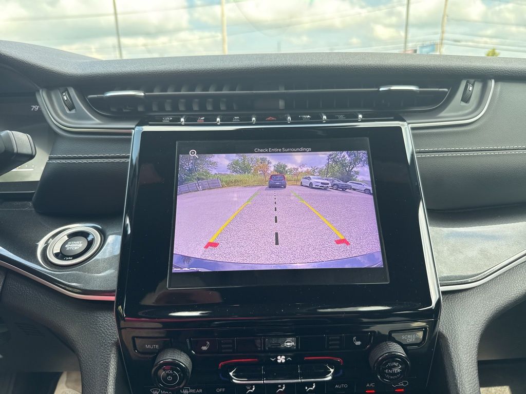 2022 Jeep Grand Cherokee Altitude photo 16