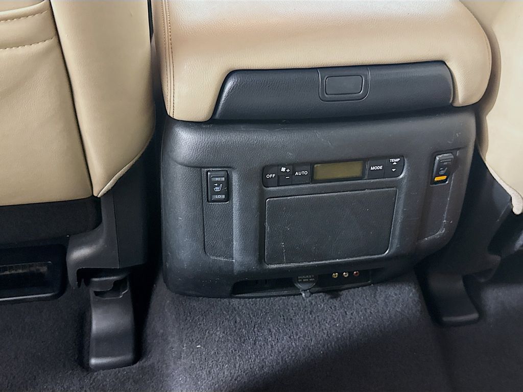 2017 Nissan Armada Platinum photo 27