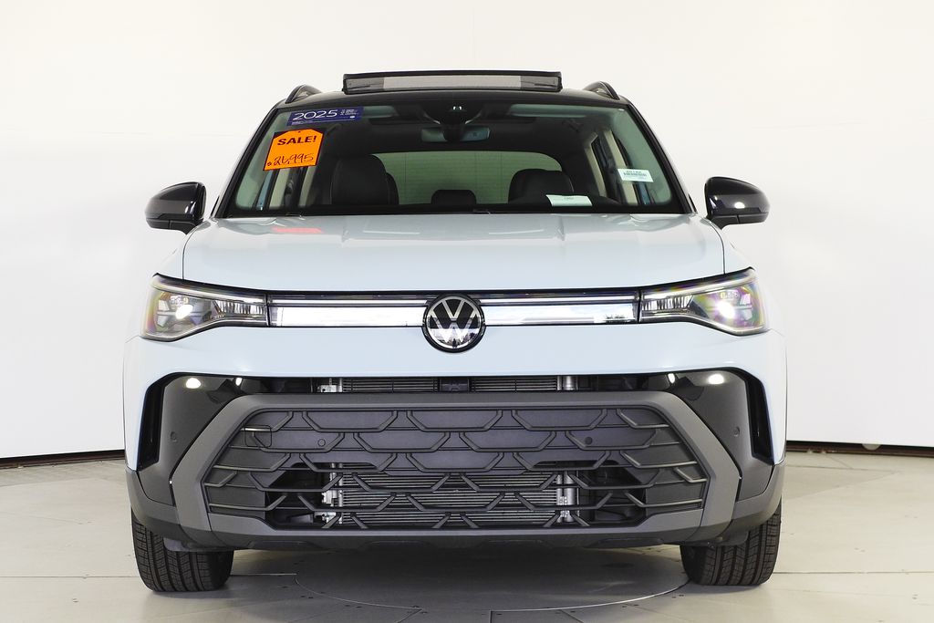 2025 Volkswagen Taos SE photo 2