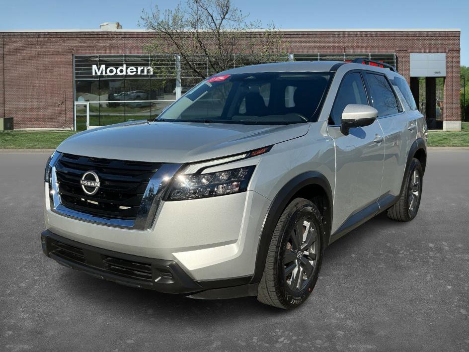2024 Nissan Pathfinder SV's photo