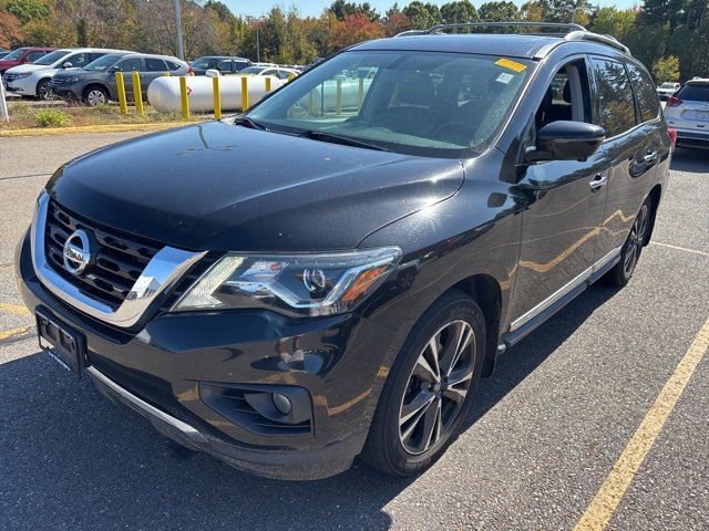 2017 Nissan Pathfinder Platinum photo 3