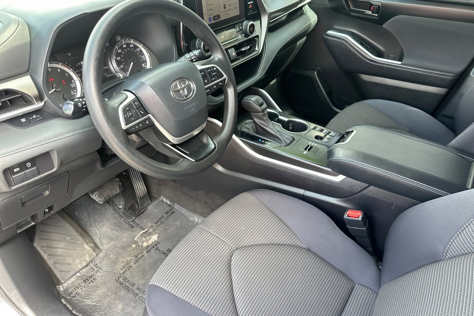 2023 Toyota Highlander L photo 10