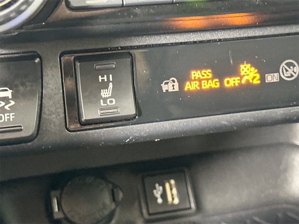2023 Toyota RAV4 XLE Premium photo 18