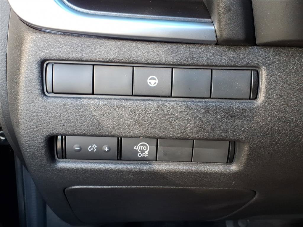 2023 Nissan Rogue SV photo 10