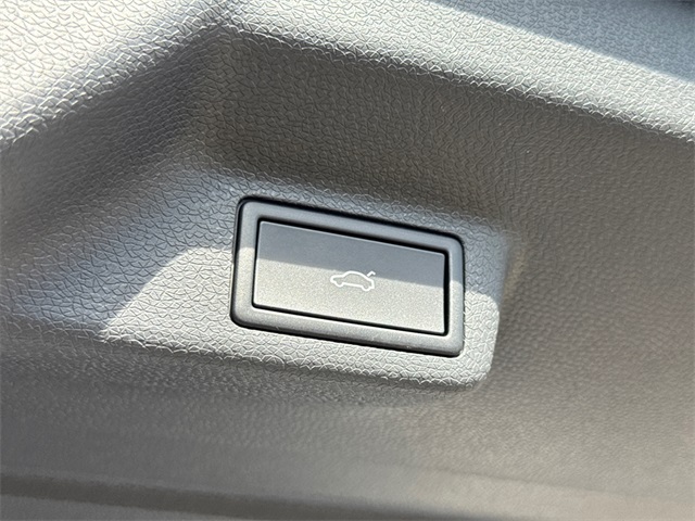 2025 Volkswagen ID. Buzz Pro Plus photo 14