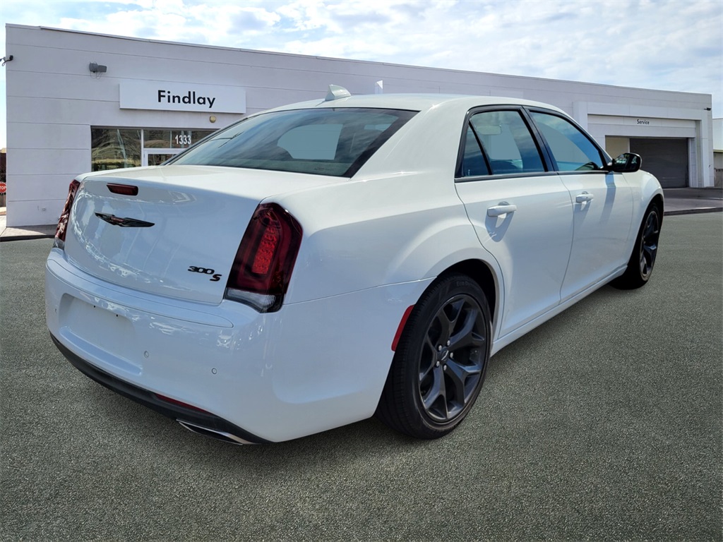 2021 Chrysler 300 S photo 4