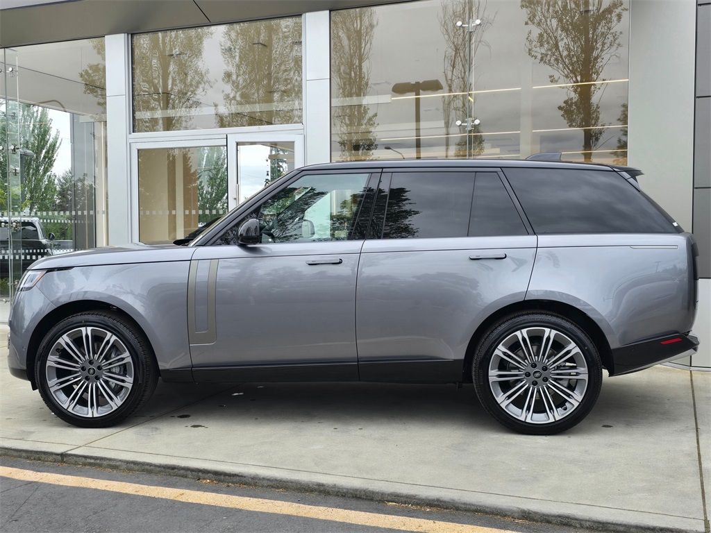 2025 Land Rover Range Rover SE photo 2