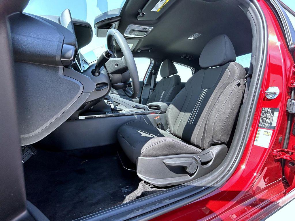 2025 Hyundai Elantra SEL Sport photo 10