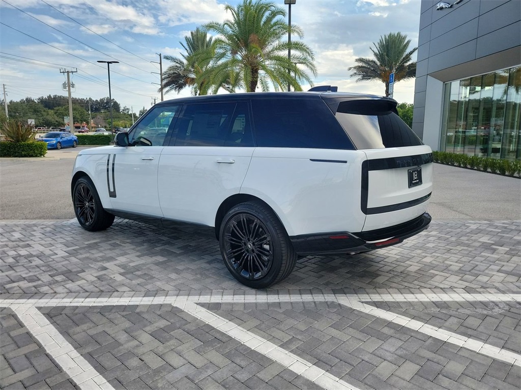 2025 Land Rover Range Rover SE photo 3