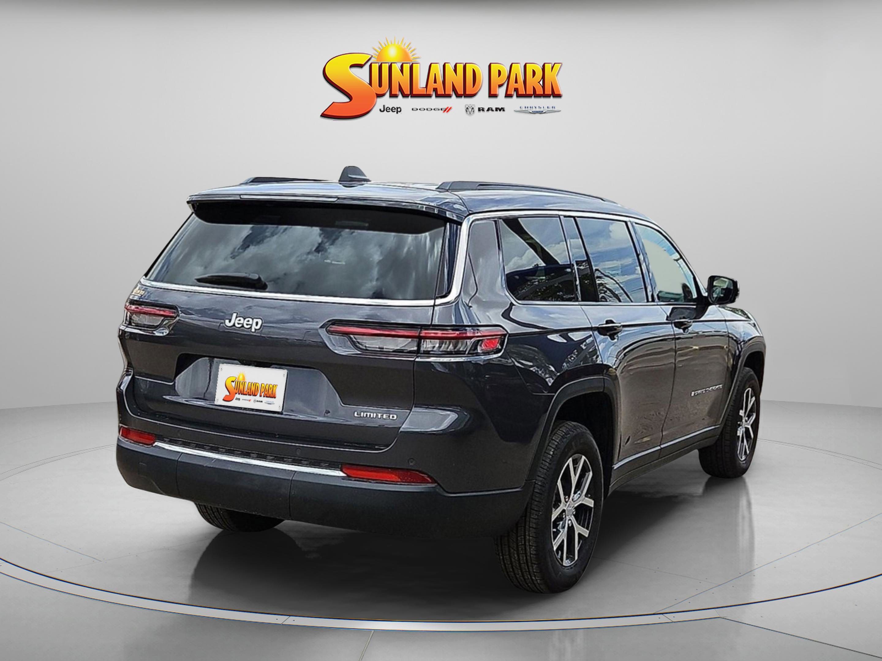 2025 Jeep Grand Cherokee Limited photo 4