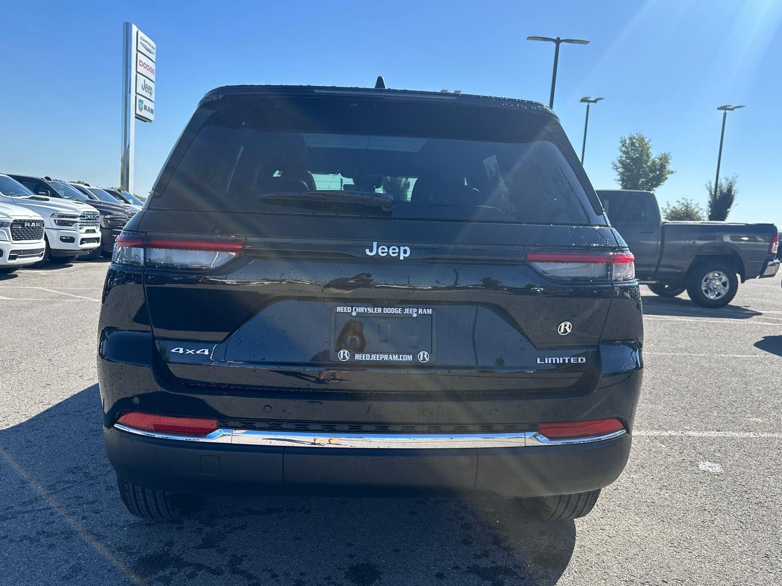 2025 Jeep Grand Cherokee Limited photo 3