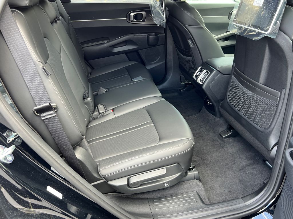 2025 Kia Sorento S photo 14