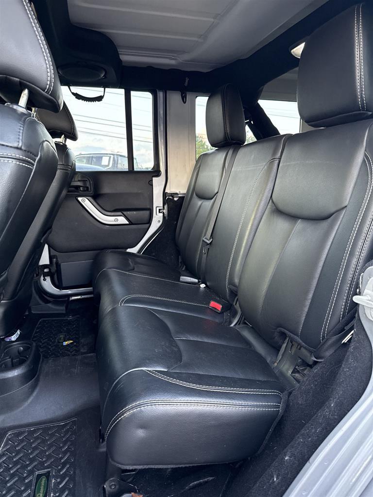2014 Jeep Wrangler Unlimited Rubicon photo 7