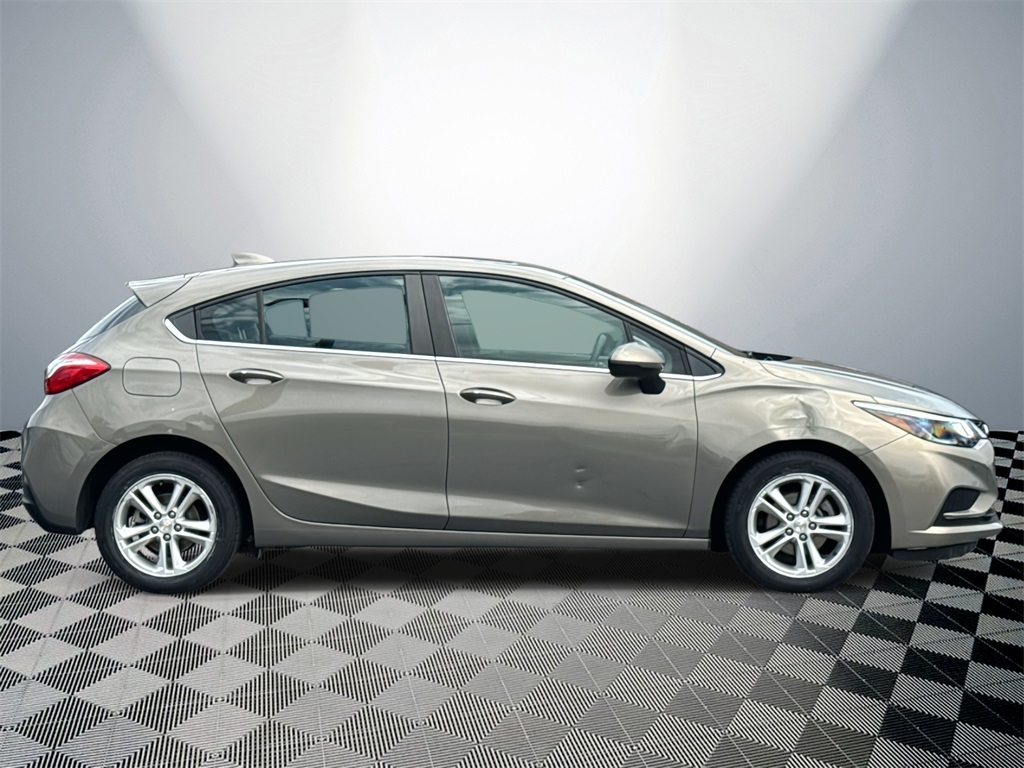 Used 2018 Chevrolet Cruze LT with VIN 3G1BE6SM3JS578447 for sale in Pinckney, MI