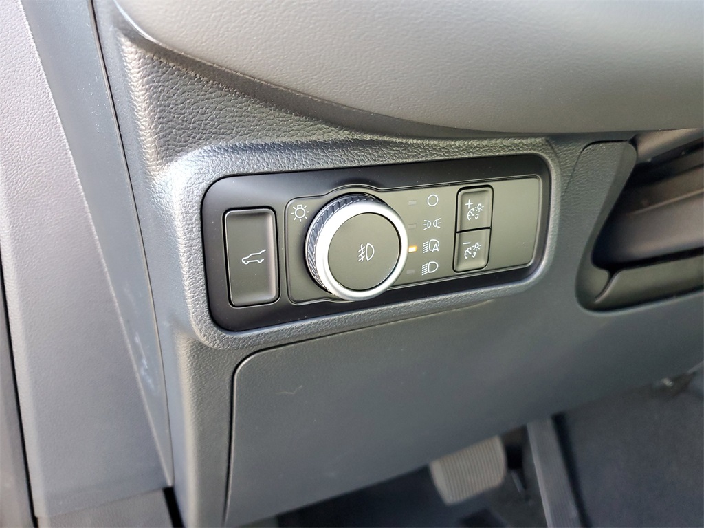 2025 Ford Explorer photo 9