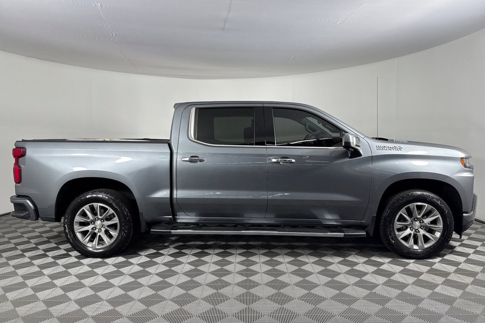 2021 Chevrolet Silverado 1500 High Country photo 3