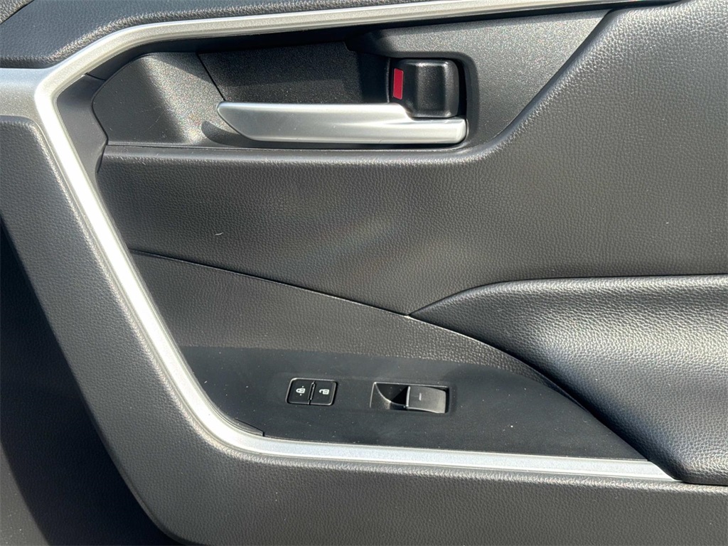 2024 Toyota RAV4 XLE photo 14