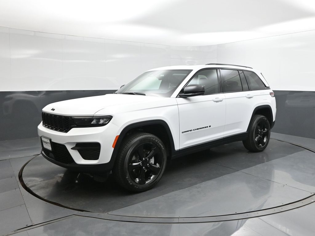 2025 Jeep Grand Cherokee Altitude's photo