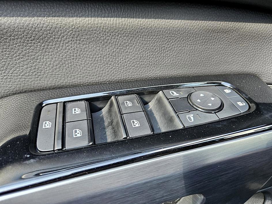 2023 Nissan Pathfinder SL photo 28