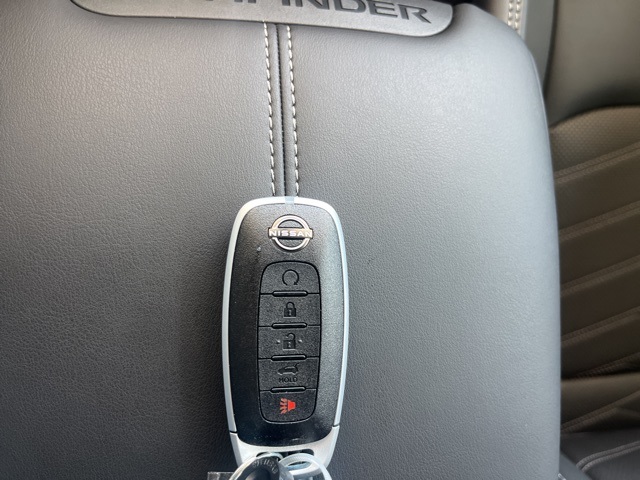 2025 Nissan Pathfinder Platinum photo 19