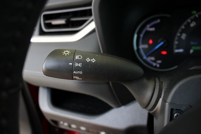 2024 Toyota RAV4 Hybrid XLE photo 17