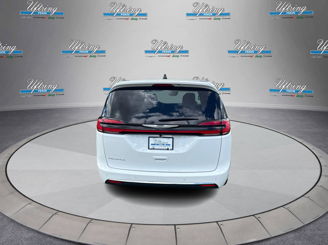 2026 Chrysler Pacifica photo 3