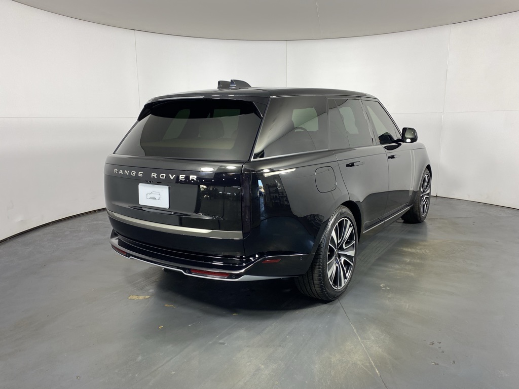 2024 Land Rover Range Rover SE photo 4