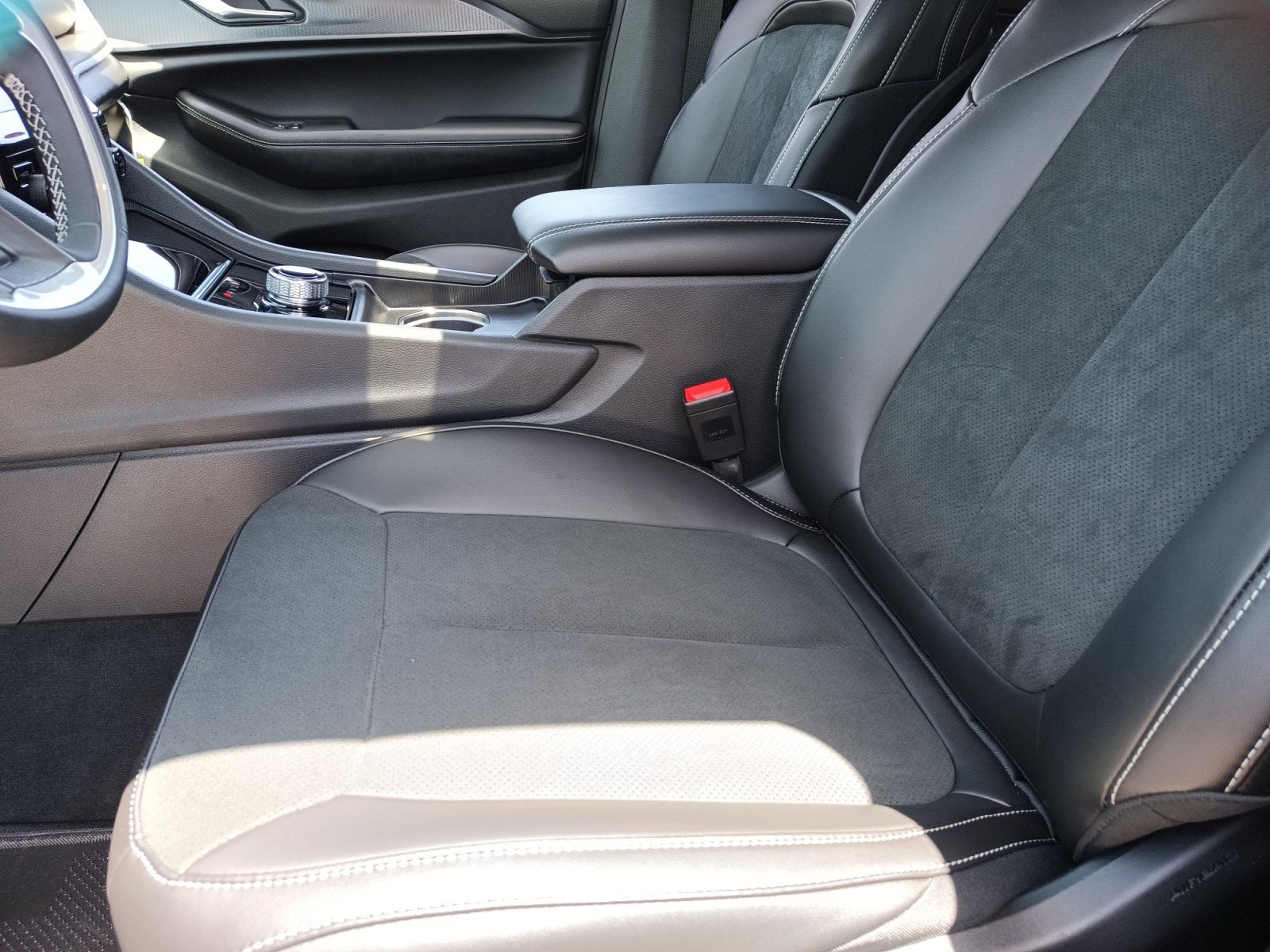 2025 Jeep Grand Cherokee Laredo Altitude photo 15
