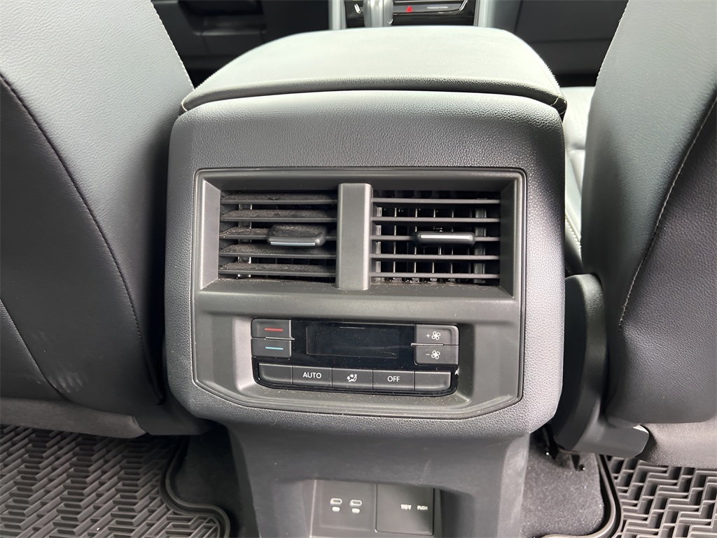 2022 Volkswagen Atlas SEL photo 18