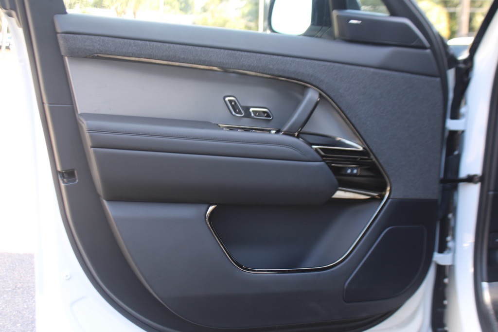 2024 Land Rover Range Rover Sport SE photo 10