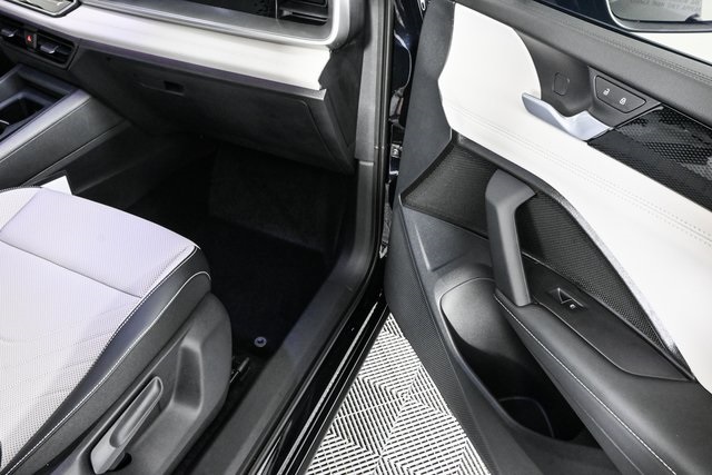 2025 Volkswagen Tiguan SE photo 24