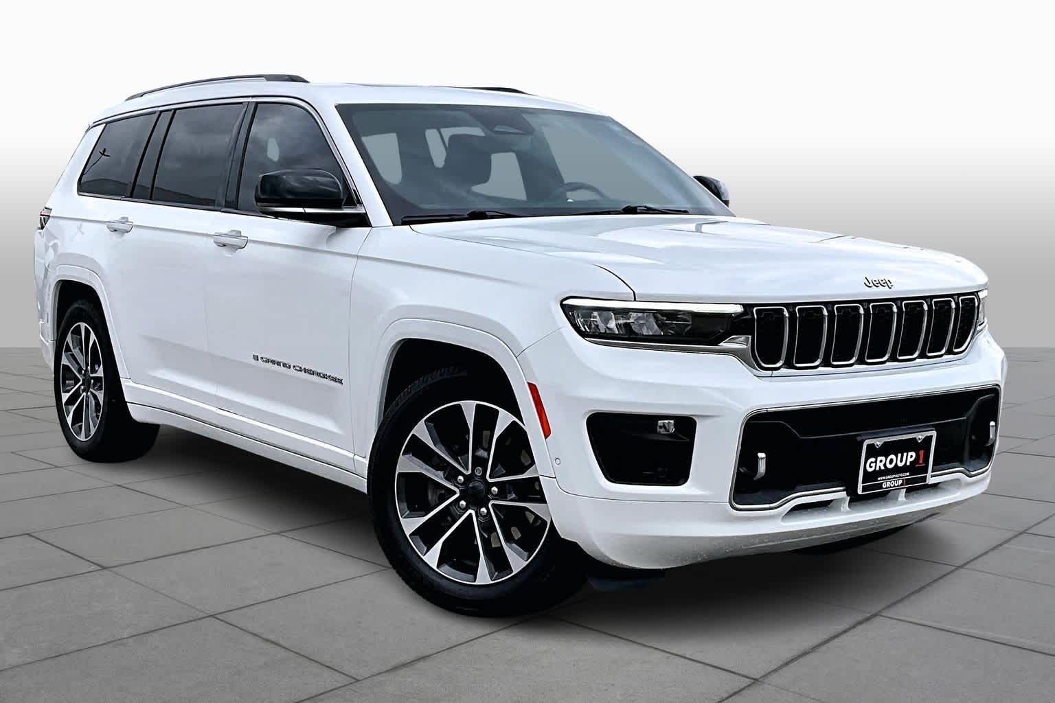 2022 Jeep Grand Cherokee Overland photo 2