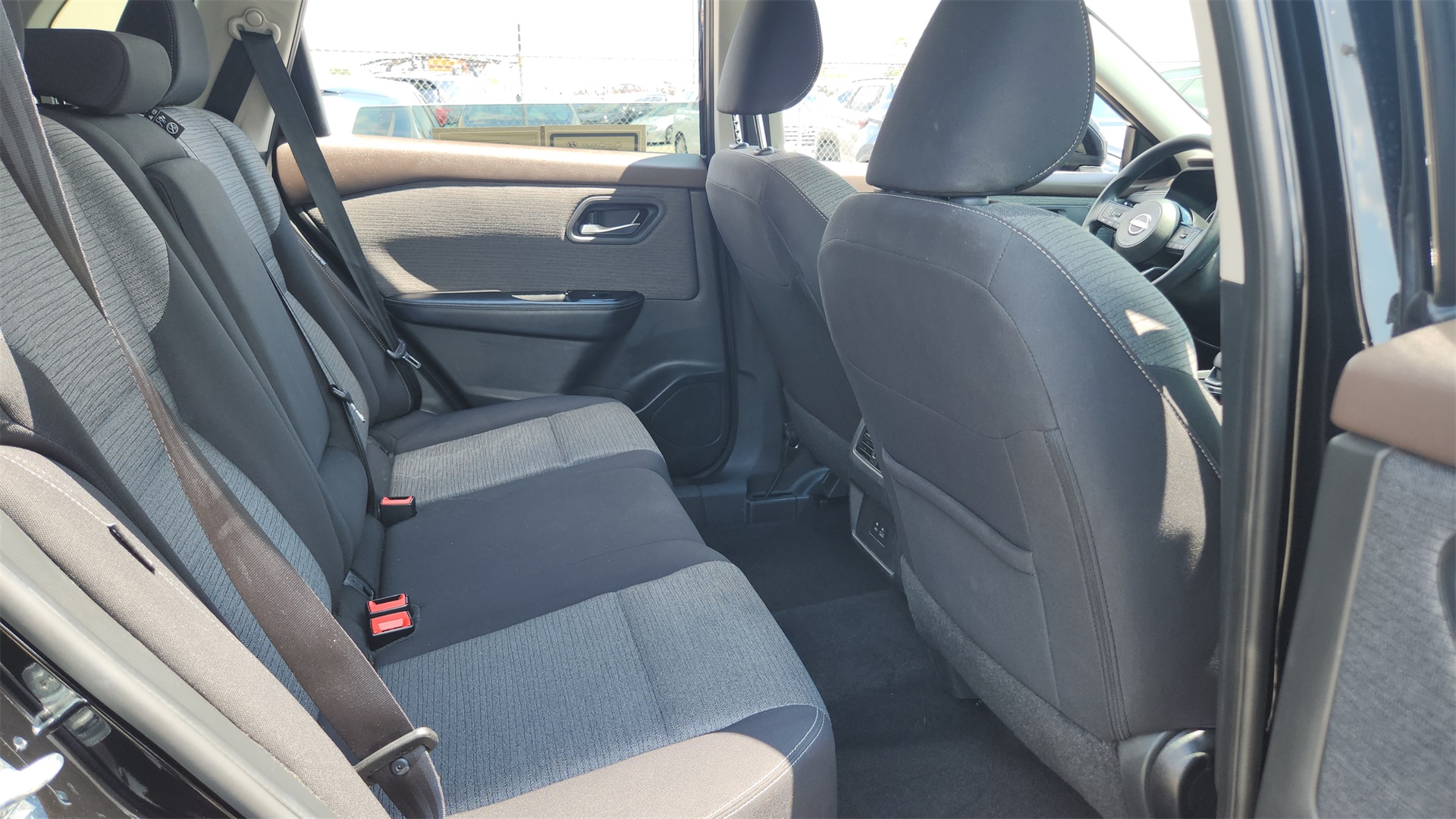2023 Nissan Rogue SV photo 22