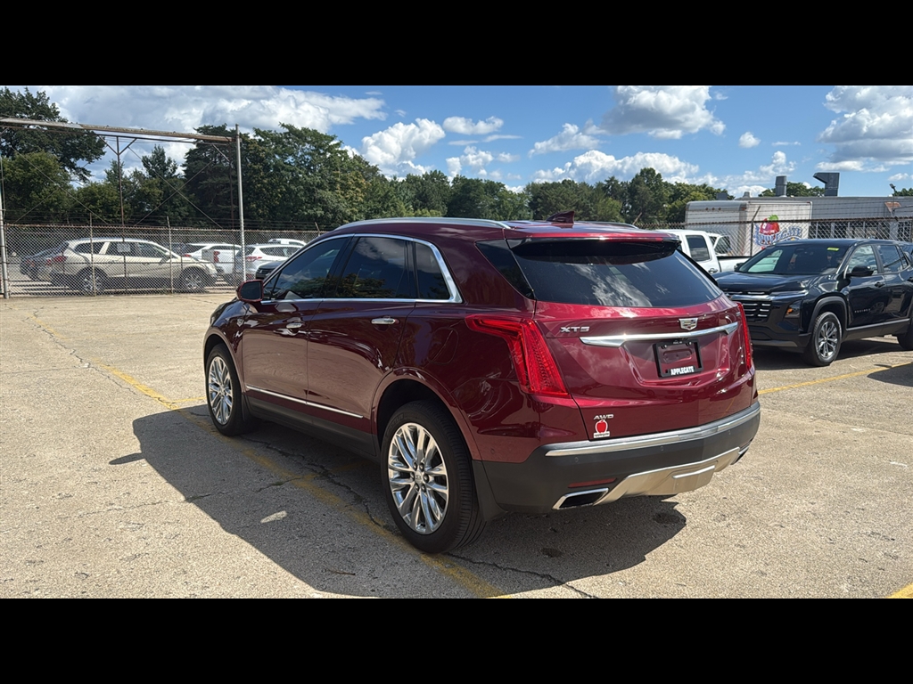 2017 Cadillac XT5 Platinum photo 3