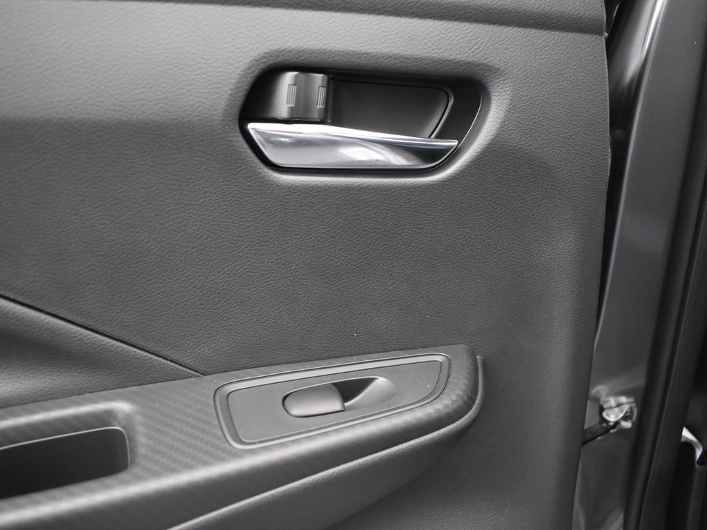 2025 Nissan Versa 1.6 SV photo 15