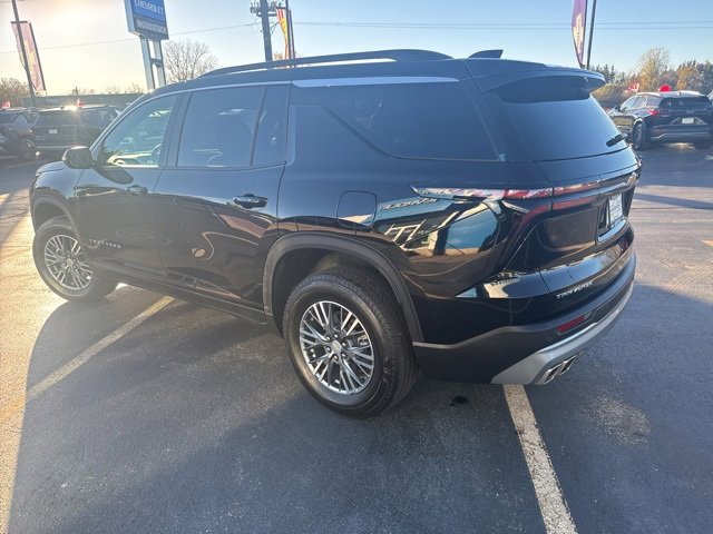 2025 Chevrolet Traverse photo 2