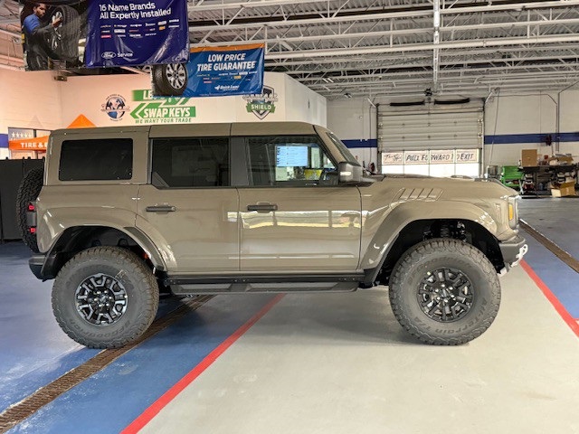 2025 Ford Bronco Raptor photo 2