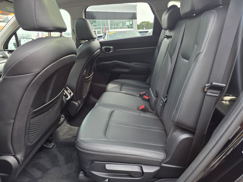 2023 Kia Sorento S photo 13