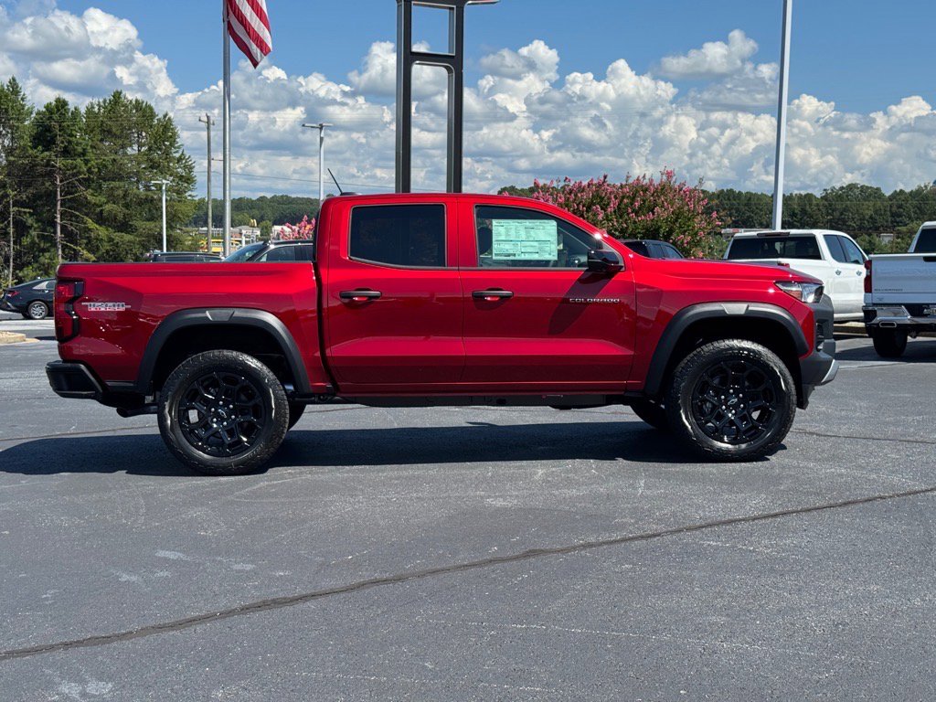 2026 Chevrolet Colorado Trail Boss photo 2