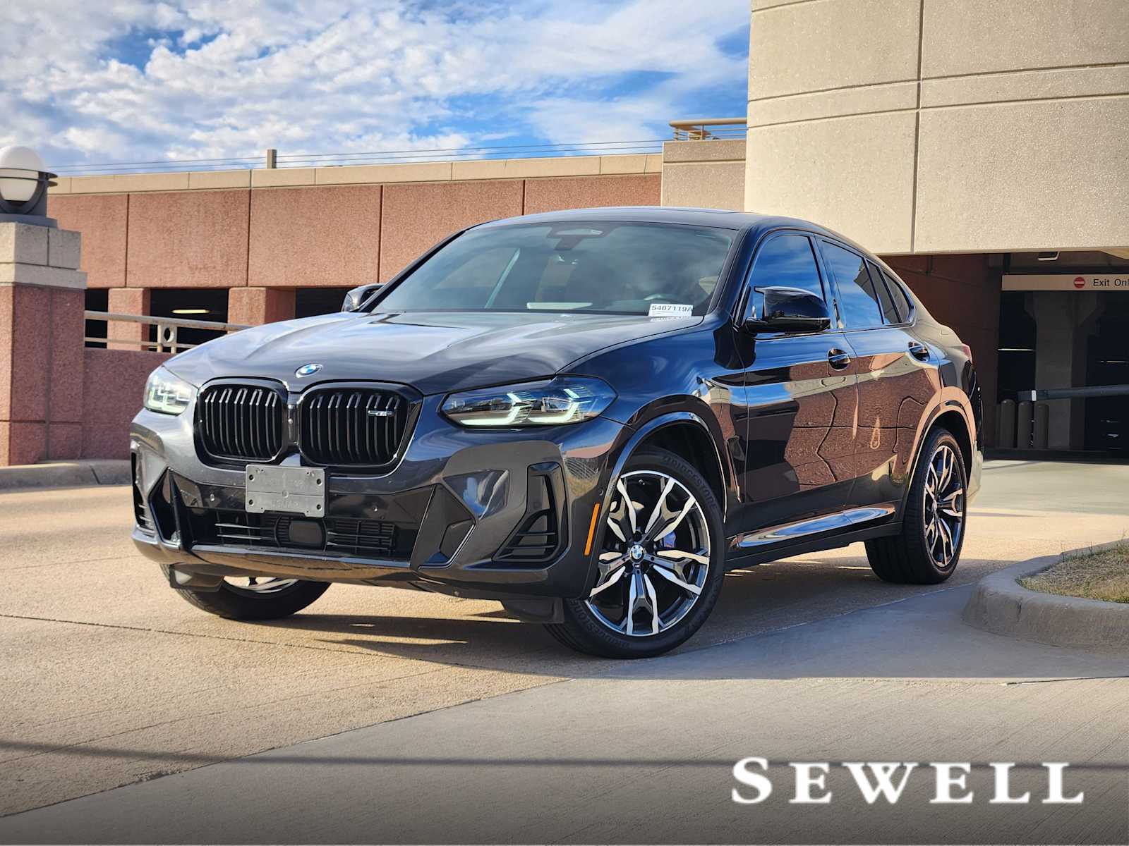 2023 BMW X4 M40i's photo