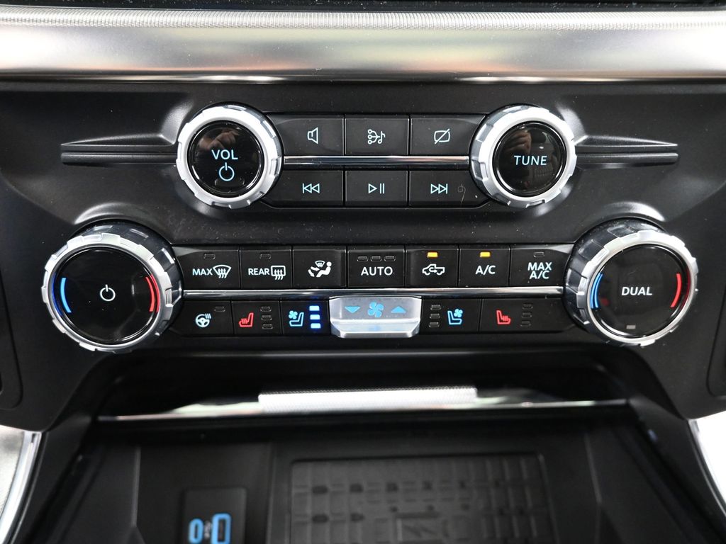 2024 Ford F-150 Platinum photo 18
