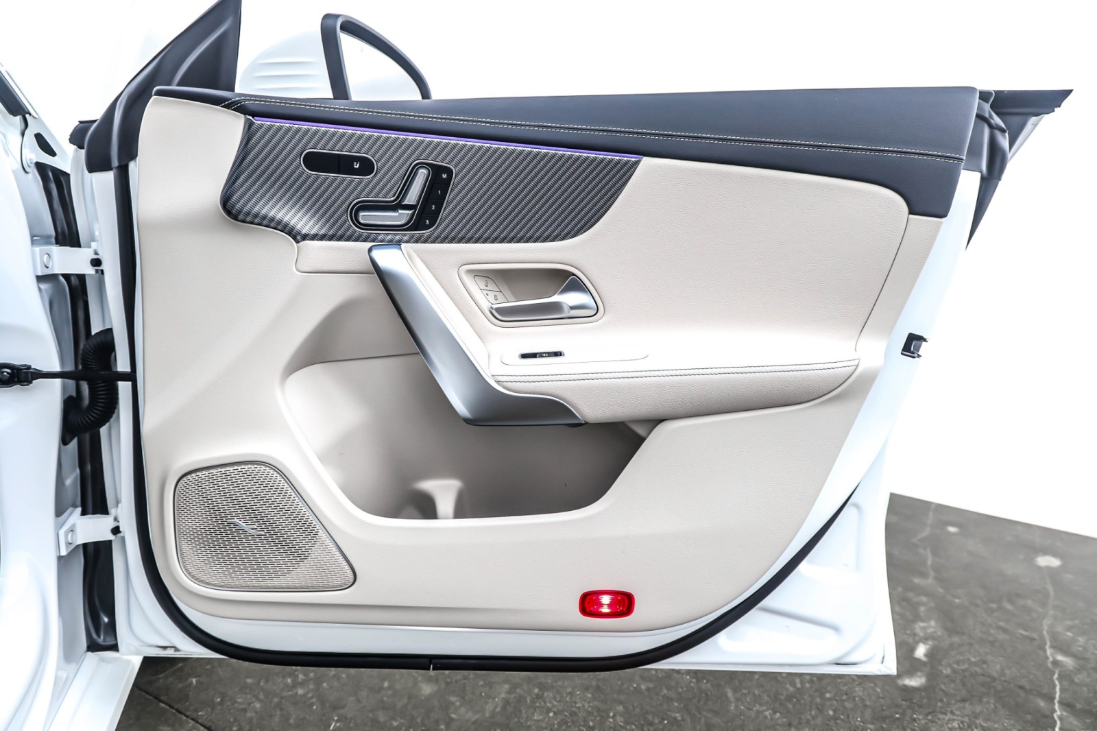 2025 Mercedes Benz CLA 250 photo 24