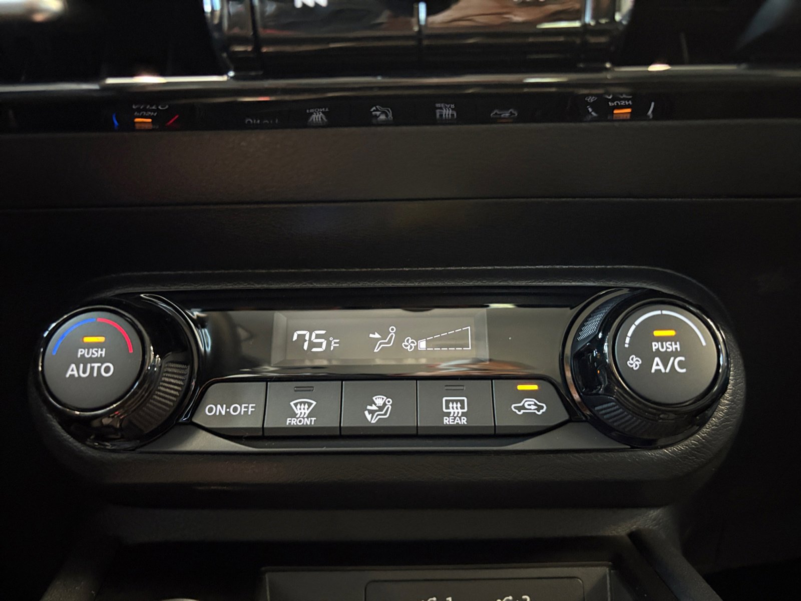 2026 Nissan Kicks SV photo 14