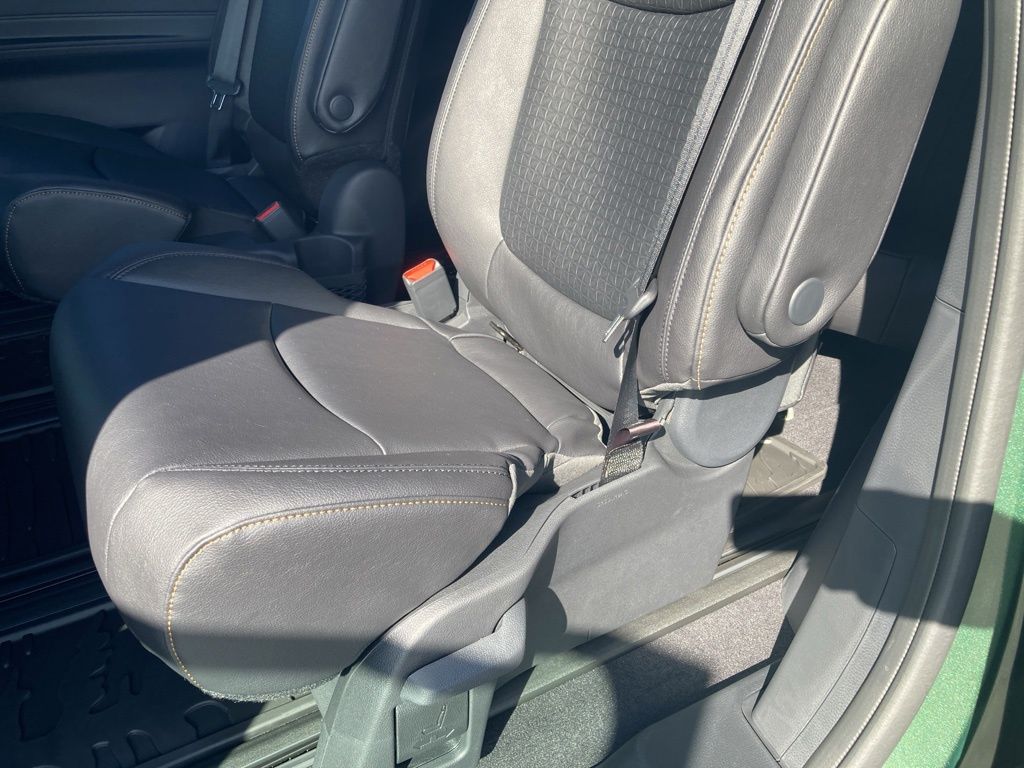 2025 Toyota Sienna Woodland Edition photo 25
