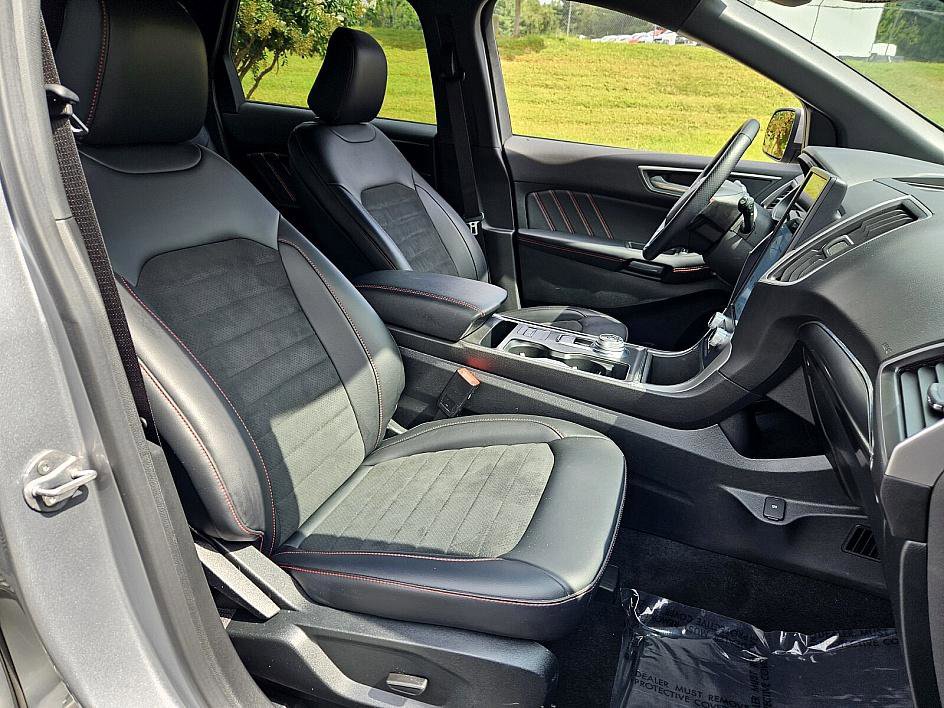2022 Ford Edge ST-Line photo 15