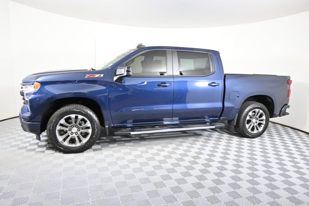 2022 Chevrolet Silverado 1500 RST photo 2